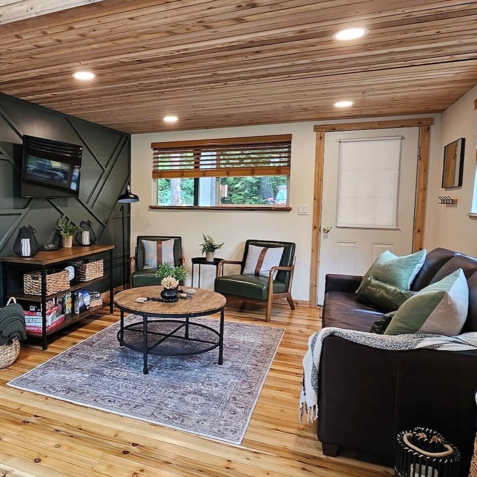 Cascade River Hideaway - Dogs welcome, off-grid