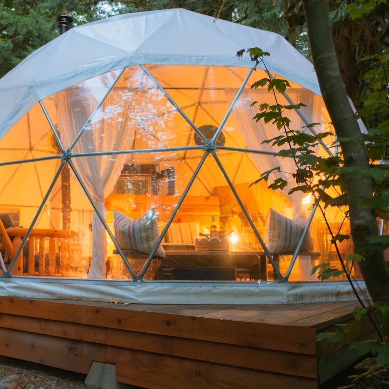 Glamping Dome w/ Hot-tub & Kitchen, 15 min drive North Cascades National Park!
