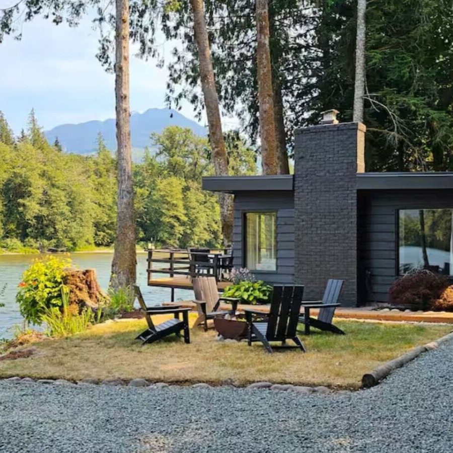 North Cascades Riverhouse retreat - hot tub, sauna